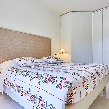 Apartment Azzurra Depandance Con Piscina Desenzano del Garda