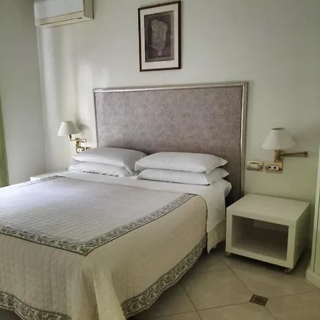 Azzurra Depandance Con Piscina Apartment Desenzano del Garda